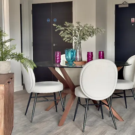Apartamento 44 Citygate Sleeps 4 *